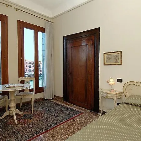 Leon Bianco On The Grand Canal بيت ضيافة البندقية