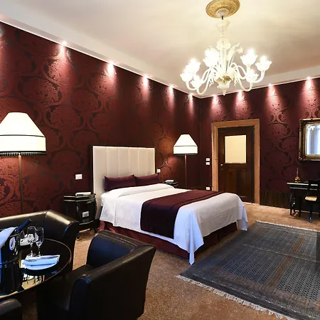 Guest house Locanda Leon Bianco On The Grand Canal Venice