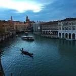 Leon Bianco On The Grand Canal Pensión