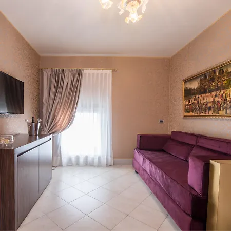 Leon Bianco On The Grand Canal Venecia