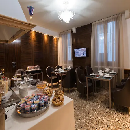 Locanda Leon Bianco On The Grand Canal Gasthof
