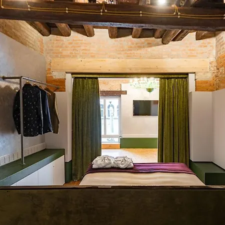 Leon Bianco On The Grand Canal Pensión 4*