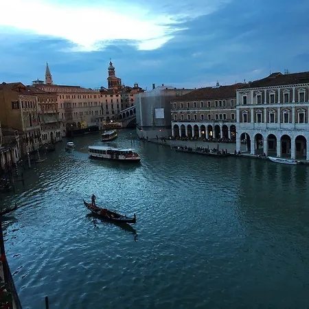 Locanda Leon Bianco On The Grand Canal Guest house