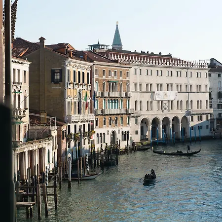 Leon Bianco On The Grand Canal Pensión Venecia