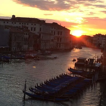 Guest house Locanda Leon Bianco On The Grand Canal