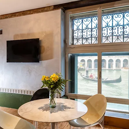 Locanda Leon Bianco On The Grand Canal Venice