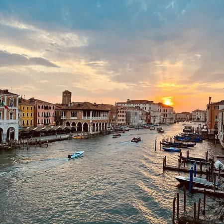 Guest house Locanda Leon Bianco On The Grand Canal 4*
