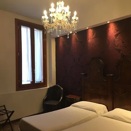 Pensión Leon Bianco On The Grand Canal 4*