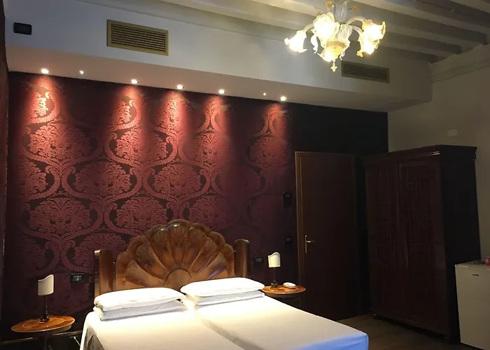 Leon Bianco On The Grand Canal Pensión Venecia