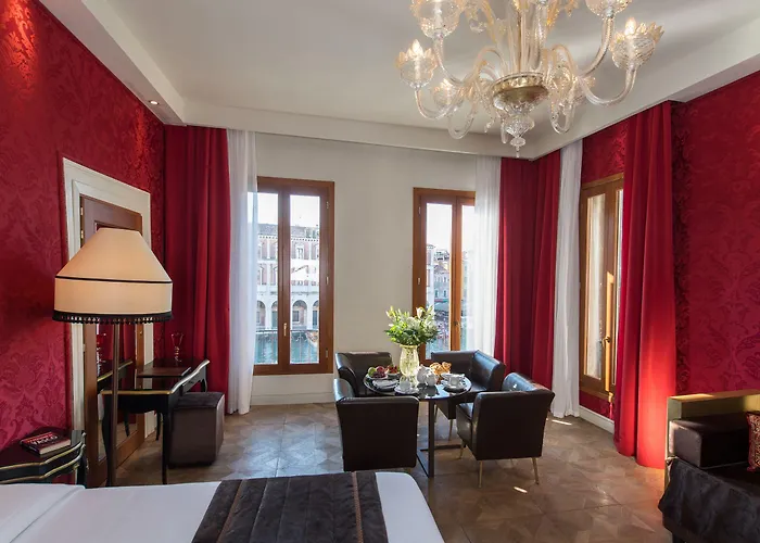 Leon Bianco On The Grand Canal Pensión