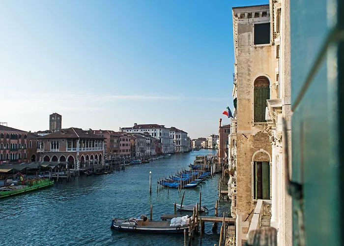 Leon Bianco On The Grand Canal Venecia