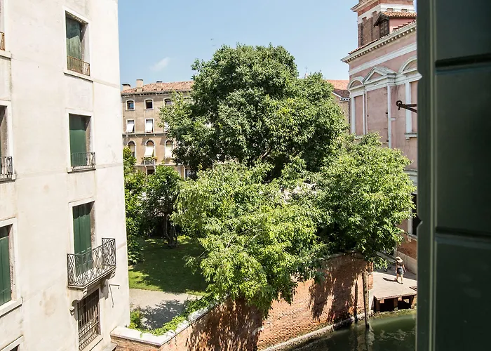 Leon Bianco On The Grand Canal