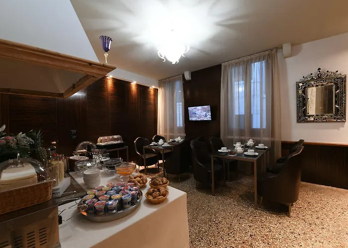 Leon Bianco On The Grand Canal 4*