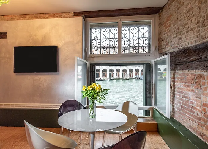 Leon Bianco On The Grand Canal Pensión Venecia