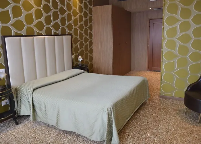 Leon Bianco On The Grand Canal Pensión Venecia