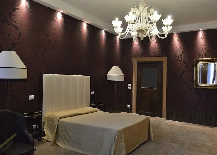 Leon Bianco On The Grand Canal Pensión