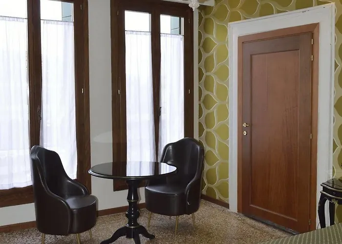 Leon Bianco On The Grand Canal 4*