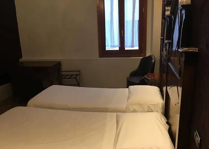 Leon Bianco On The Grand Canal Pensión