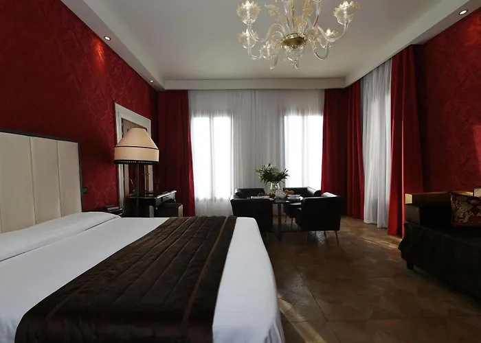 Leon Bianco On The Grand Canal Venecia